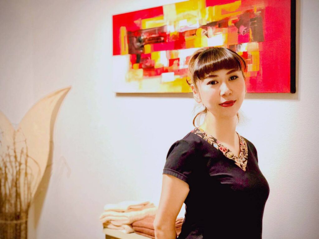 青森のバリエステサロンFrangipaniで行うバリニーズオイルマッサージ